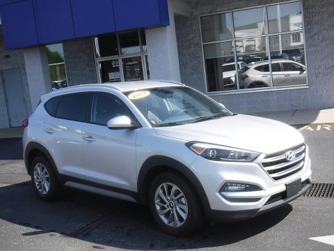 Molten Silver Hyundai Tucson SE AWD.  Click to enlarge.