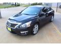 Front 3/4 View of 2015 Nissan Altima 3.5 SL #4