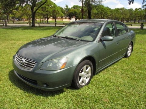 Mystic Emerald Green Nissan Altima 2.5 S.  Click to enlarge.