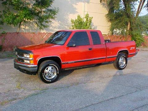 Victory Red Chevrolet C/K K1500 Silverado Z71 Extended Cab 4x4.  Click to enlarge.