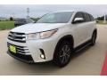 Front 3/4 View of 2019 Toyota Highlander XLE AWD #4