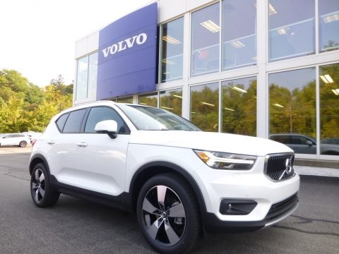 Crystal White Metallic Volvo XC40 T5 Momentum AWD.  Click to enlarge.