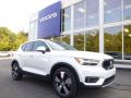 Front 3/4 View of 2021 Volvo XC40 T5 Momentum AWD #1