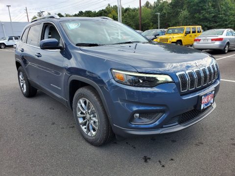 Slate Blue Pearl Jeep Cherokee Latitude Lux 4x4.  Click to enlarge.