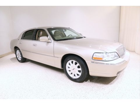 Light French Silk Metallic Lincoln Town Car Signature Limited.  Click to enlarge.