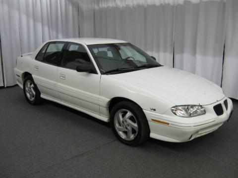 Bright White Pontiac Grand Am SE Sedan.  Click to enlarge.