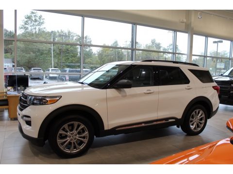 Star White Metallic Tri-Coat Ford Explorer XLT 4WD.  Click to enlarge.