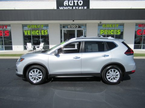 Brilliant Silver Metallic Nissan Rogue SV.  Click to enlarge.