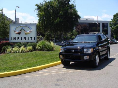 Black Obsidian Infiniti QX4 4x4.  Click to enlarge.