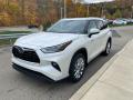 Front 3/4 View of 2021 Toyota Highlander Hybrid Limited AWD #17