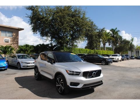 Bright Silver Metallic Volvo XC40 T5 R-Design AWD.  Click to enlarge.