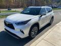 Front 3/4 View of 2021 Toyota Highlander Platinum AWD #13