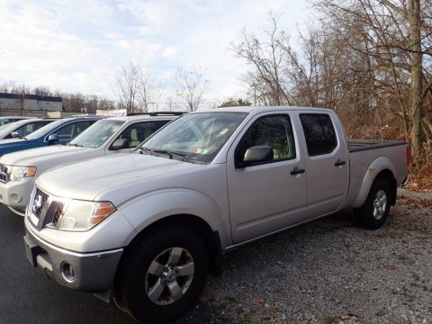 Radiant Silver Metallic Nissan Frontier SV Crew Cab 4x4.  Click to enlarge.