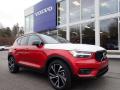 Front 3/4 View of 2021 Volvo XC40 T5 R-Design AWD #1