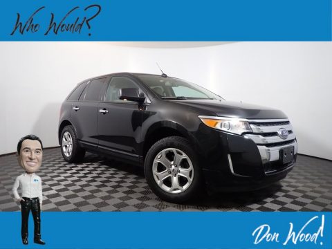 Tuxedo Black Metallic Ford Edge SEL.  Click to enlarge.