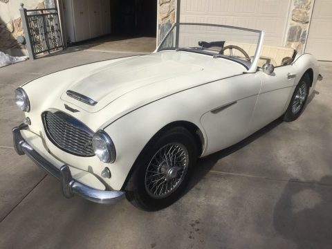 Old English White Austin-Healey 3000 MMk I BT7 2+2.  Click to enlarge.