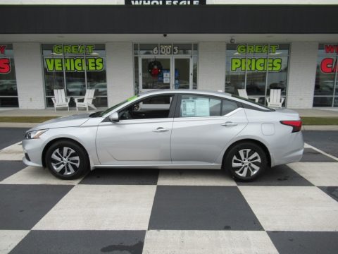 Brilliant Silver Metallic Nissan Altima S.  Click to enlarge.