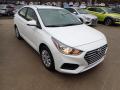 Front 3/4 View of 2021 Hyundai Accent SE #3