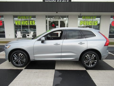 Electric Silver Metallic Volvo XC60 T6 AWD Momentum.  Click to enlarge.