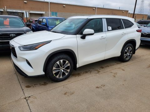 Blizzard White Pearl Toyota Highlander XLE AWD.  Click to enlarge.