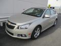 Front 3/4 View of 2013 Chevrolet Cruze LT #9