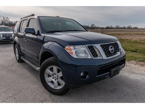 Navy Blue Nissan Pathfinder LE 4x4.  Click to enlarge.