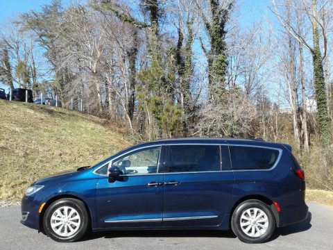 Jazz Blue Pearl Chrysler Pacifica Touring L.  Click to enlarge.