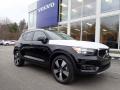 Front 3/4 View of 2021 Volvo XC40 T5 Momentum AWD #1