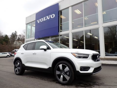 Crystal White Metallic Volvo XC40 T5 Momentum AWD.  Click to enlarge.
