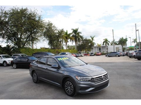 Platinum Gray Metallic Volkswagen Jetta SE.  Click to enlarge.