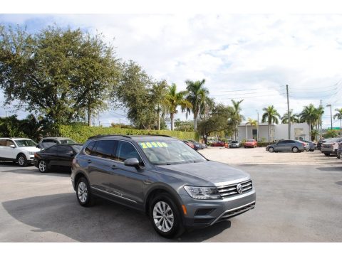 Platinum Gray Metallic Volkswagen Tiguan SE.  Click to enlarge.