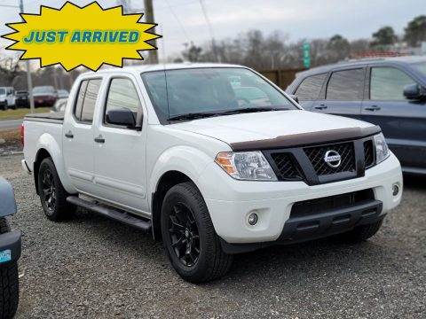 Glacier White Nissan Frontier SV Crew Cab Midnight Edition.  Click to enlarge.