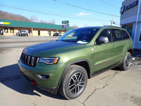 Green Metallic Jeep Grand Cherokee Trailhawk 4x4.  Click to enlarge.