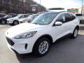 Front 3/4 View of 2021 Ford Escape SE 4WD Hybrid #5