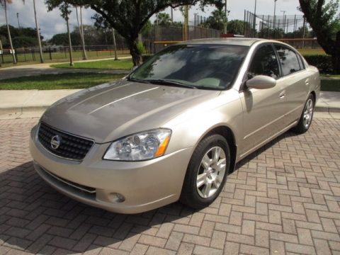 Coral Sand Metallic Nissan Altima 2.5 S.  Click to enlarge.