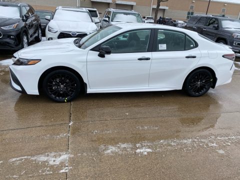 Super White Toyota Camry SE Nightshade AWD.  Click to enlarge.