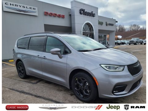 Billet Silver Metallic Chrysler Pacifica Hybrid Limited.  Click to enlarge.
