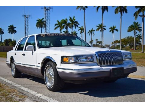 Performance White Lincoln Town Car Signature.  Click to enlarge.