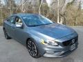 Front 3/4 View of 2017 Volvo S60 T5 #5