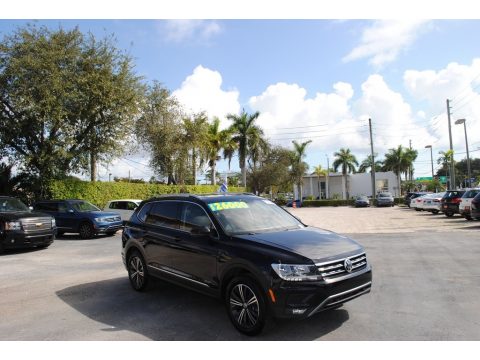 Deep Black Pearl Volkswagen Tiguan SEL.  Click to enlarge.