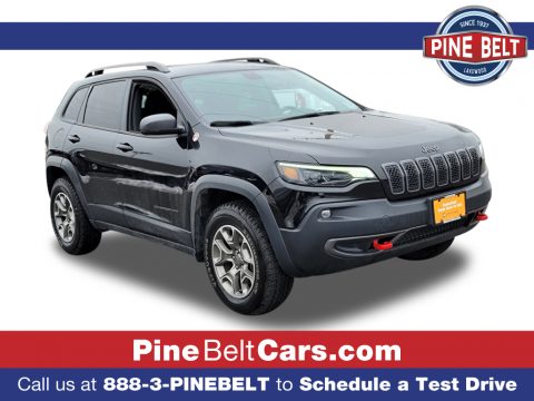 Diamond Black Crystal Pearl Jeep Cherokee Trailhawk 4x4.  Click to enlarge.