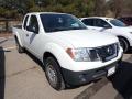 Front 3/4 View of 2015 Nissan Frontier S King Cab #2