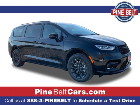 Brilliant Black Crystal Pearl Chrysler Pacifica Touring L AWD.  Click to enlarge.