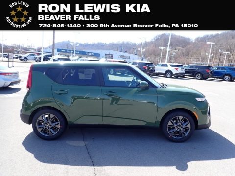 Undercover Green Kia Soul EX.  Click to enlarge.