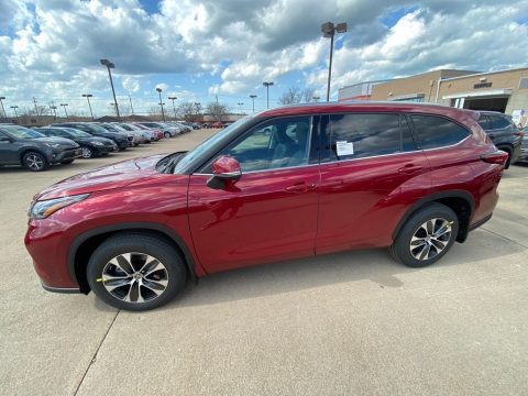 Ruby Flare Pearl Toyota Highlander XLE AWD.  Click to enlarge.