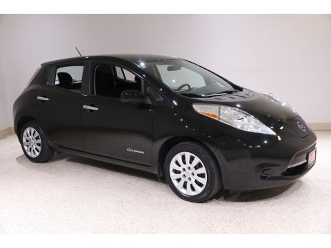 Pearl White Nissan LEAF S.  Click to enlarge.