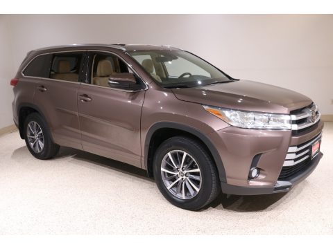 Toasted Walnut Pearl Toyota Highlander XLE AWD.  Click to enlarge.