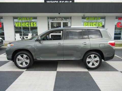 Cypress Green Pearl Toyota Highlander Limited.  Click to enlarge.