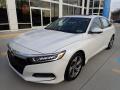 Front 3/4 View of 2018 Honda Accord EX-L Sedan #9