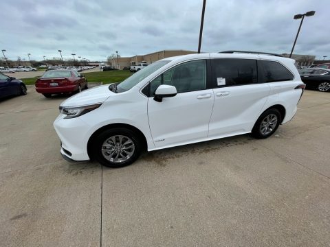 Super White Toyota Sienna LE AWD Hybrid.  Click to enlarge.
